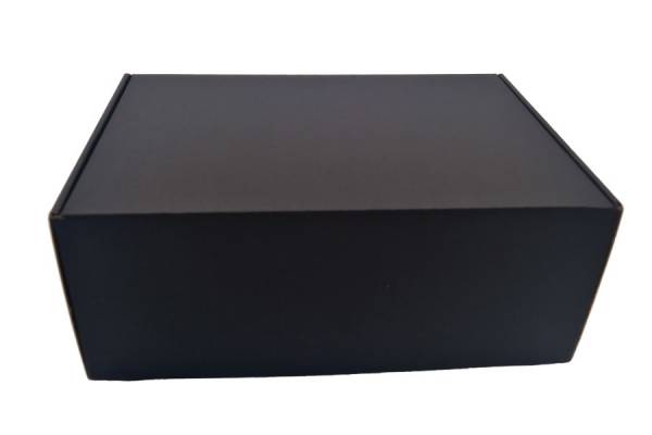 (M dydis ) juoda Kartoninės dėžės greito sulankstymo 320 x 220 x 130mm vid. išorė juoda /vidus rudas